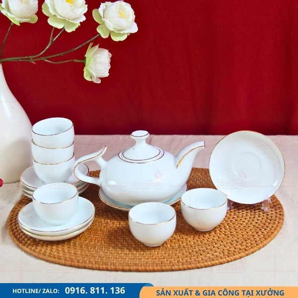 bộ ấm chén bát tràng trắng kẻ chỉ vàng