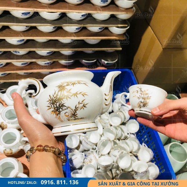 bo-am-chen-su-in-logo-cong-an bộ ấm chén sứ in logo công an
