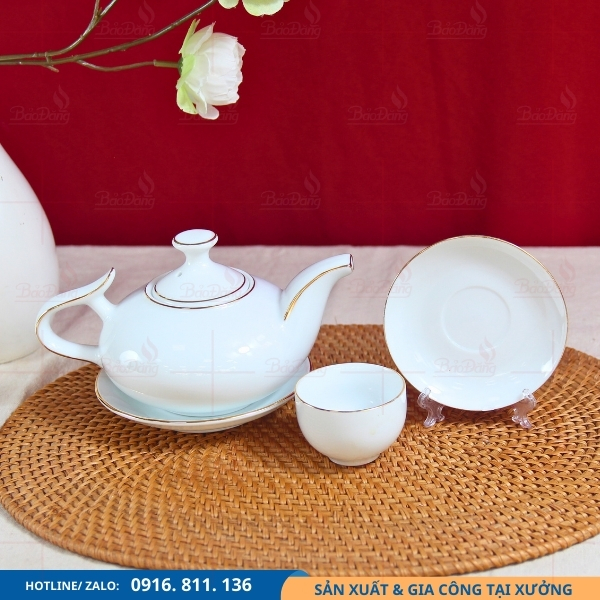 bo-am-chen-trang-ke-chi-vang-dep bộ ấm chén trắng kẻ chỉ vàng đẹp