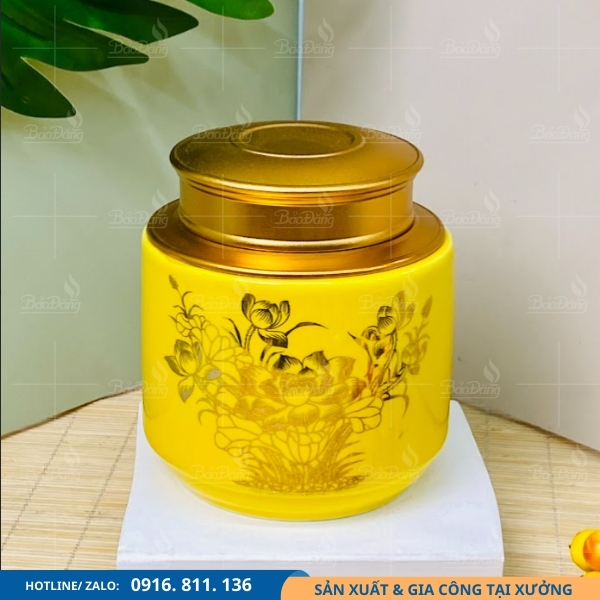 hop-dung-tra-su-bat-trang-ve-vang-hoa-sen Hộp đựng trà sứ Bát Tràng vẽ vàng hoa sen