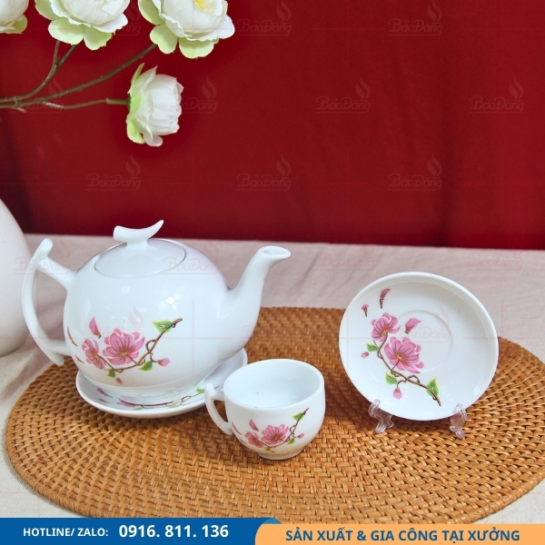 bo-am-chen-su-trang-hoa-ban-hong-lam-qua-tang bộ ấm chén sứ trắng hoa ban hồng làm quà tặng