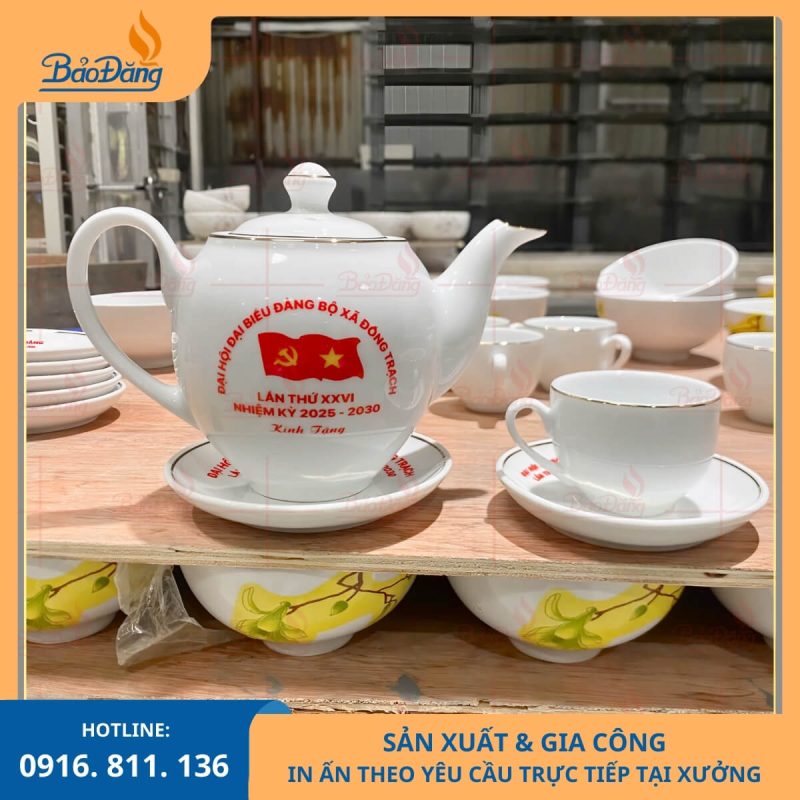 ấm chén in logo đại hội đảng bộ bát tràng