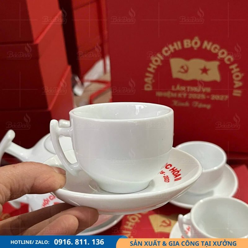 bộ ấm chén sứ in logo đoàn thể đại hội