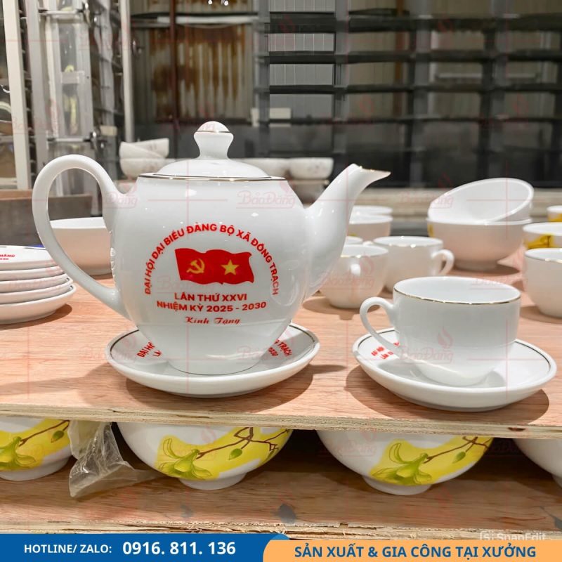 quà tặng đại hội đảng bộ bộ ấm chén sứ trắng
