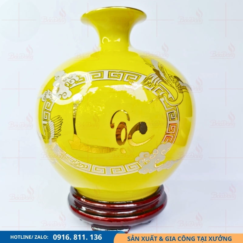 Bình hút lộc màu vàng chữ Lộc vẽ vàng sang trọng Bình hút lộc màu vàng chữ Lộc vẽ vàng sang trọng.
