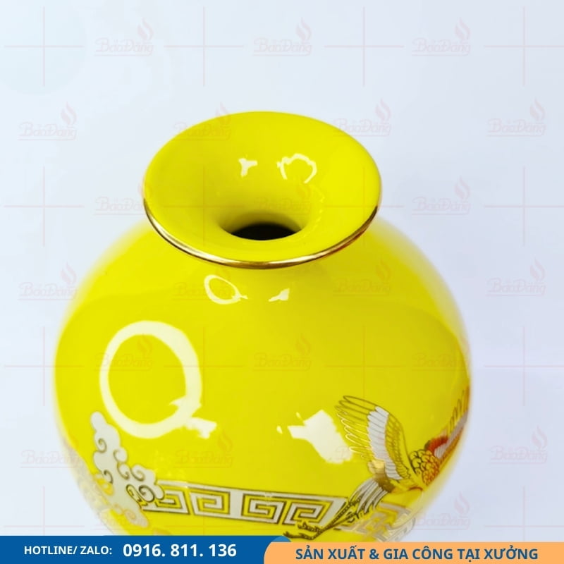 Bình hút lộc vàng cao cấp chữ Lộc vẽ vàng Bình hút lộc vàng cao cấp họa tiết chữ Lộc vẽ vàng.