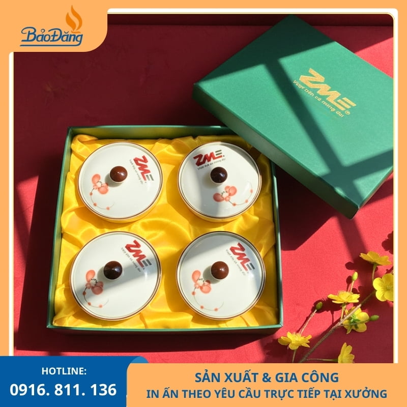 Khay đựng bánh kẹo sứ in logo làm quà Tết doanh nghiệp.