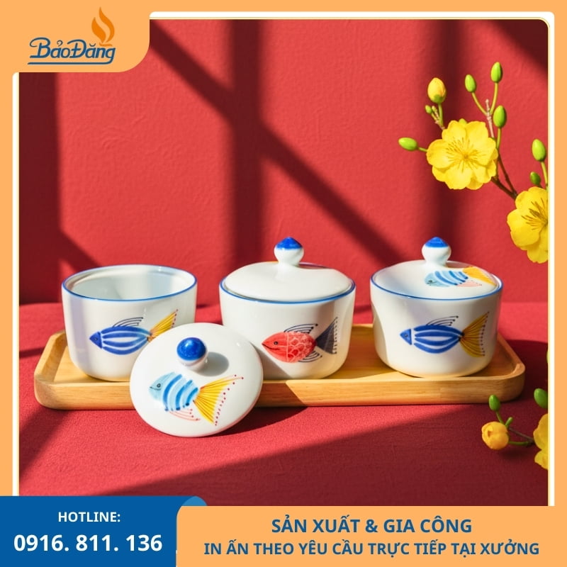 Khay đựng mứt sứ quà Tết dành cho công nhân viên.