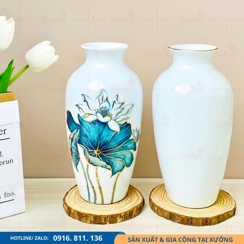 lo-hoa-sen-xanh-ke-chi-vang-su-trang-tri Mẫu bình hoa sứ họa tiết hoa sen xanh dáng bầu, men bóng, họa tiết nổi bật