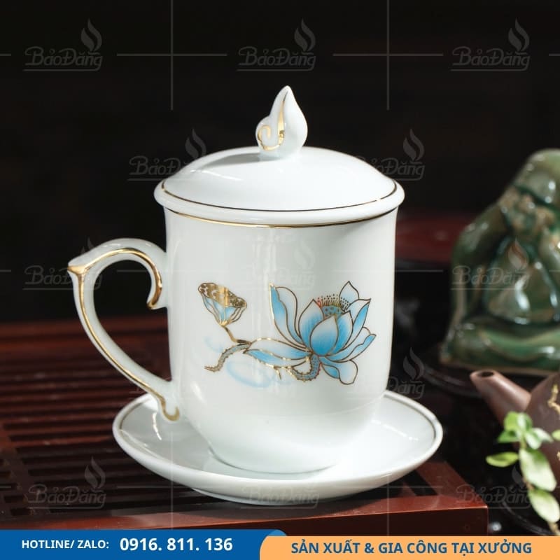 Ly sứ có nắp họa tiết sen xanh kẻ chỉ vàng cao cấp Bát Tràng