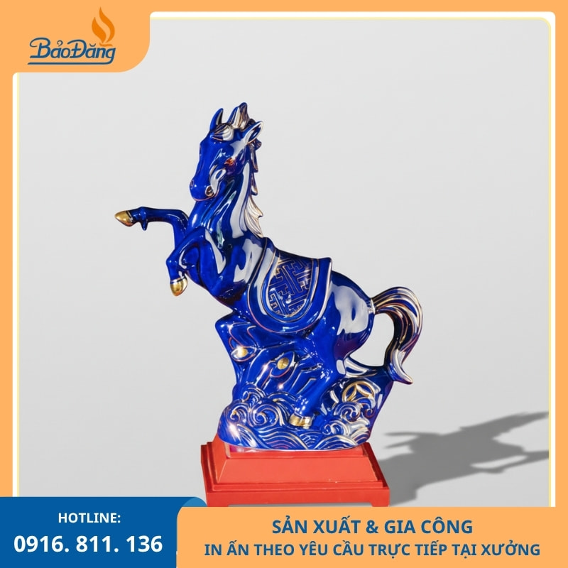 Tượng ngựa phong thủy xanh coban họa tiết chỉ vàng cao cấp