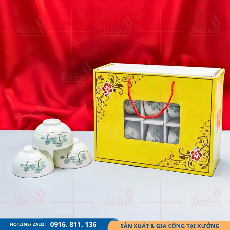 Bát cơm hoa sen Bát Tràng đẹp và sang trọng Bát cơm hoa sen Bát Tràng thiết kế sang trọng.