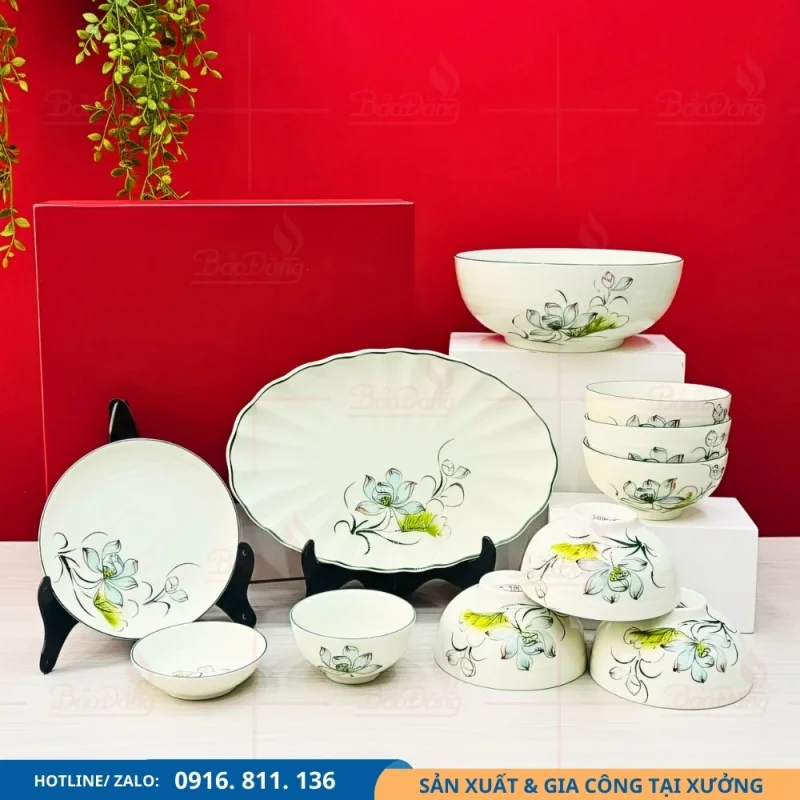 Bộ bát đĩa men kem hoa sen xanh phù hợp làm quà tặng