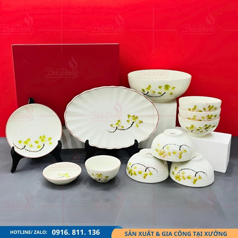 Set gốm Bát Tràng bát đĩa họa tiết sen vàng Set bát đĩa sen vàng Bát Tràng, tông màu sang trọng