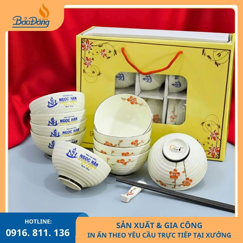 Bộ 10 bát cơm hoa đào in logo phù hợp làm quà tặng doanh nghiệp.