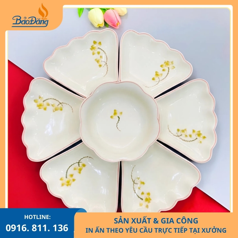 Bộ bát đĩa hoa mặt trời họa tiết sen vàng sang trọng.