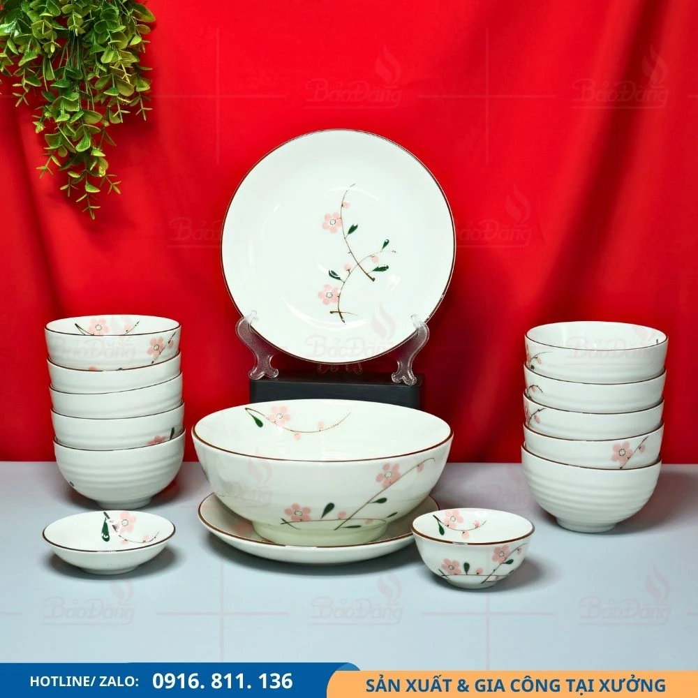 Bộ chén đĩa hoa đào hồng từ xưởng gốm Bộ chén đĩa men kem hoa đào hồng từ xưởng gốm Bát Tràng