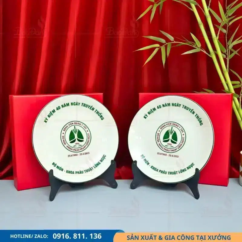 Đĩa sứ kỷ niệm phù hợp trao tặng trong lễ tổng kết, họp mặt và chương trình tri ân