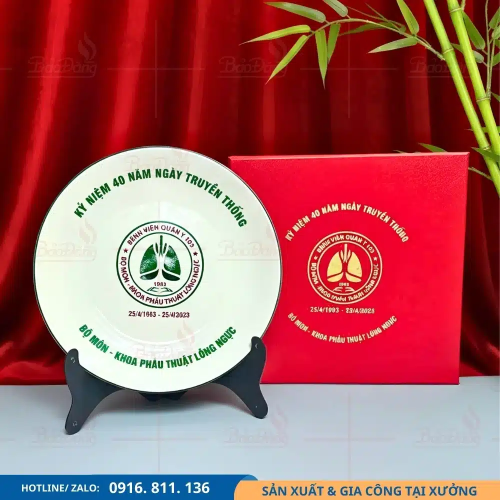 Đĩa sứ kỷ niệm 40 năm thành lập bộ môn Đĩa sứ kỷ niệm 40 năm thành lập bộ môn dùng làm quà tặng sự kiện