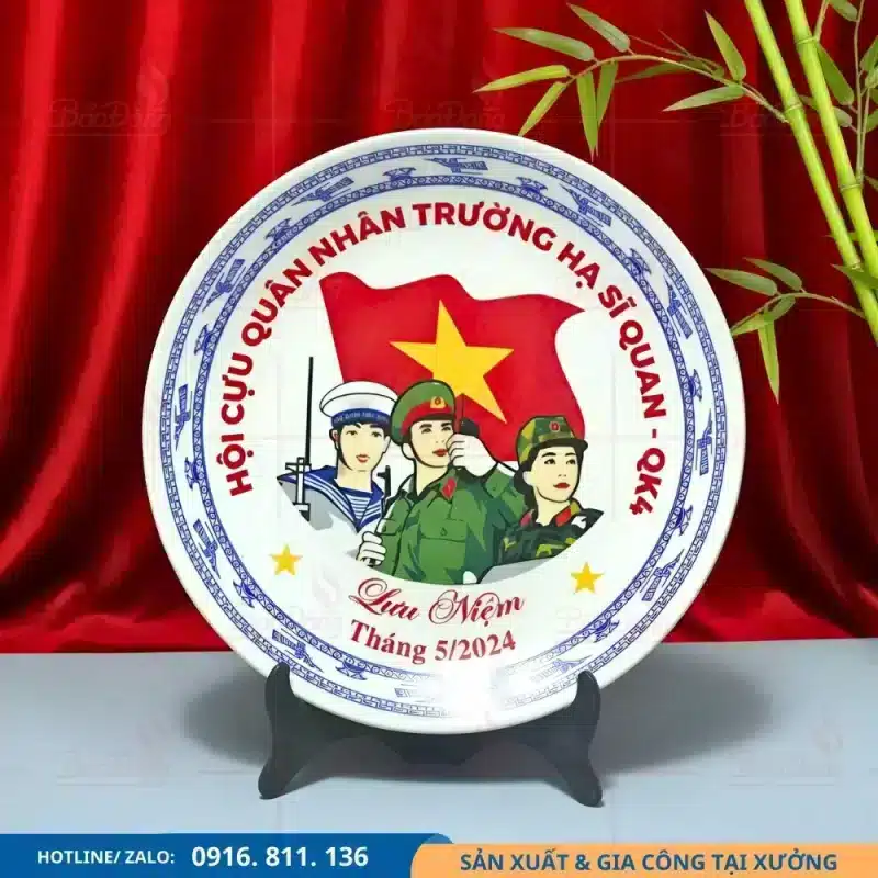 Đĩa sứ kỷ niệm trường hạ sĩ quan dùng làm quà lưu niệm