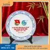 Đĩa sứ trưng bày dùng làm quà lưu niệm cho Đại hội Đoàn thanh niên