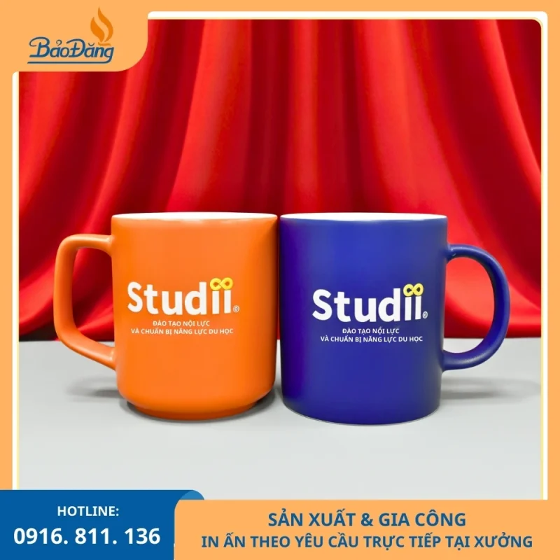 Ly sứ cam xanh in logo trung tâm du học, quà tặng nổi bật