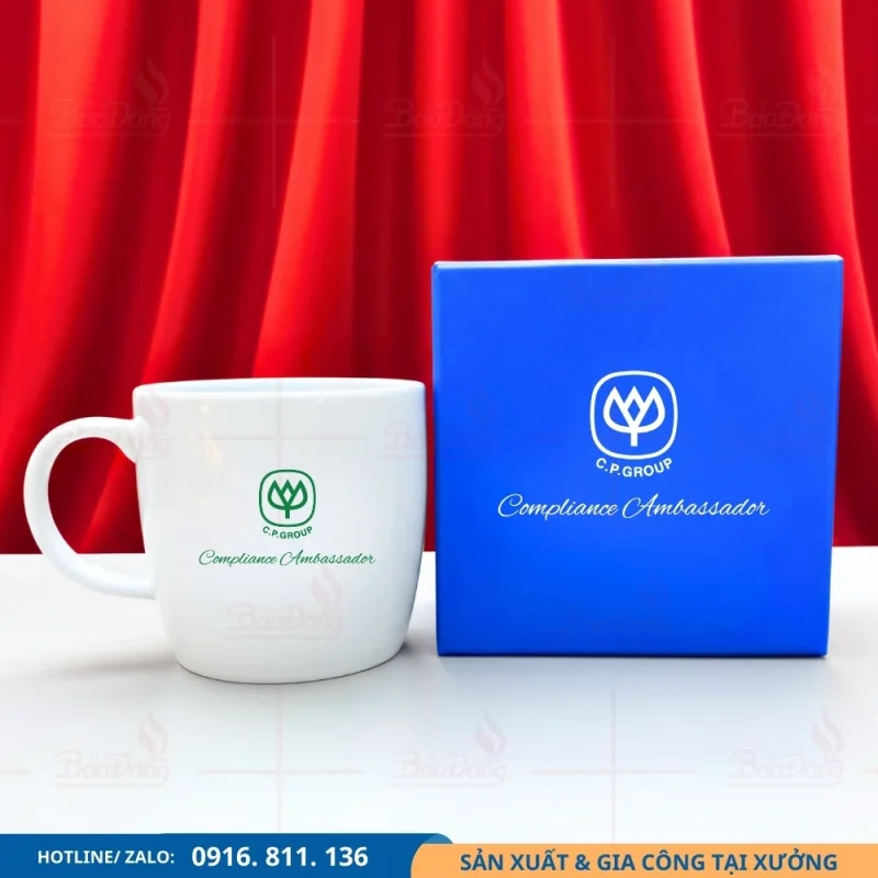 Ly sứ dáng lùn in logo tùy chỉnh, phù hợp làm quà tặng.