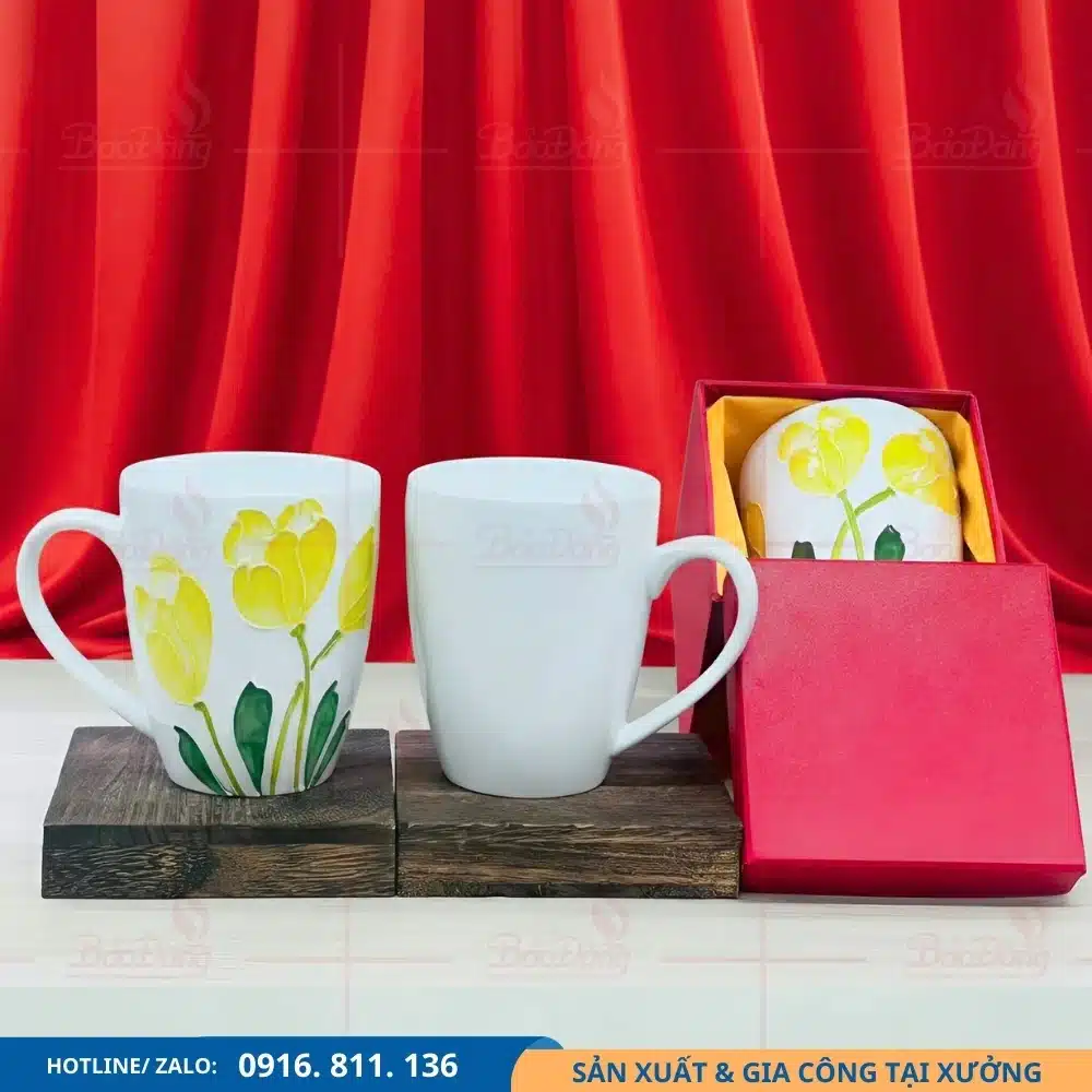 Ly sứ dáng vát họa tiết hoa cho hội nghị Ly sứ dáng vát họa tiết hoa phù hợp phát quà số lượng lớn