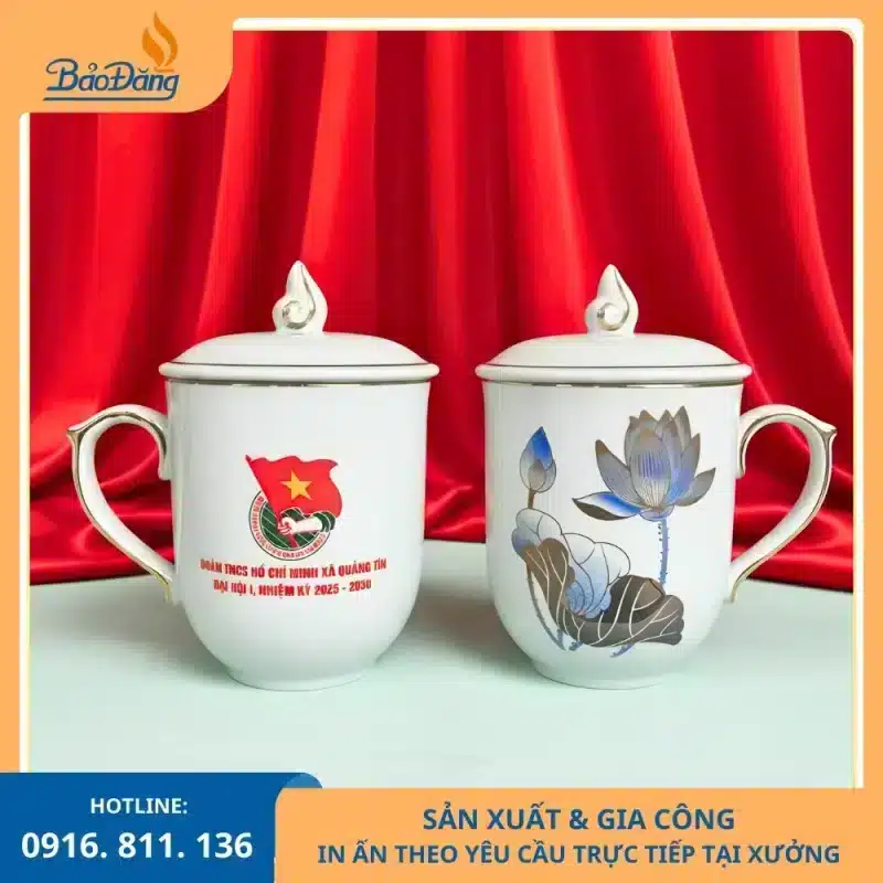 Ly sứ hoa sen dùng làm quà tặng cho Đại hội Đoàn thanh niên