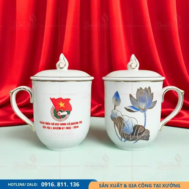Ly sứ hoa sen in logo Đoàn thanh niên dùng làm quà sự kiện