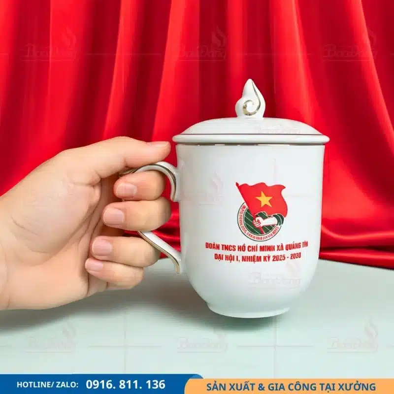 Ly sứ hoa sen in nội dung Đại hội Đoàn theo nhiệm kỳ