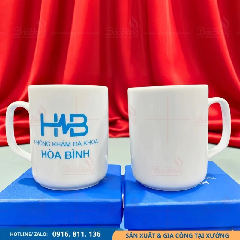 Ly sứ in logo phòng khám đa khoa kèm hộp tặng khách hàng
