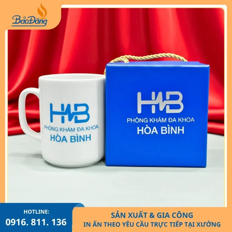 Ly sứ kèm hộp in thông tin phòng khám đa khoa dùng làm quà tặng