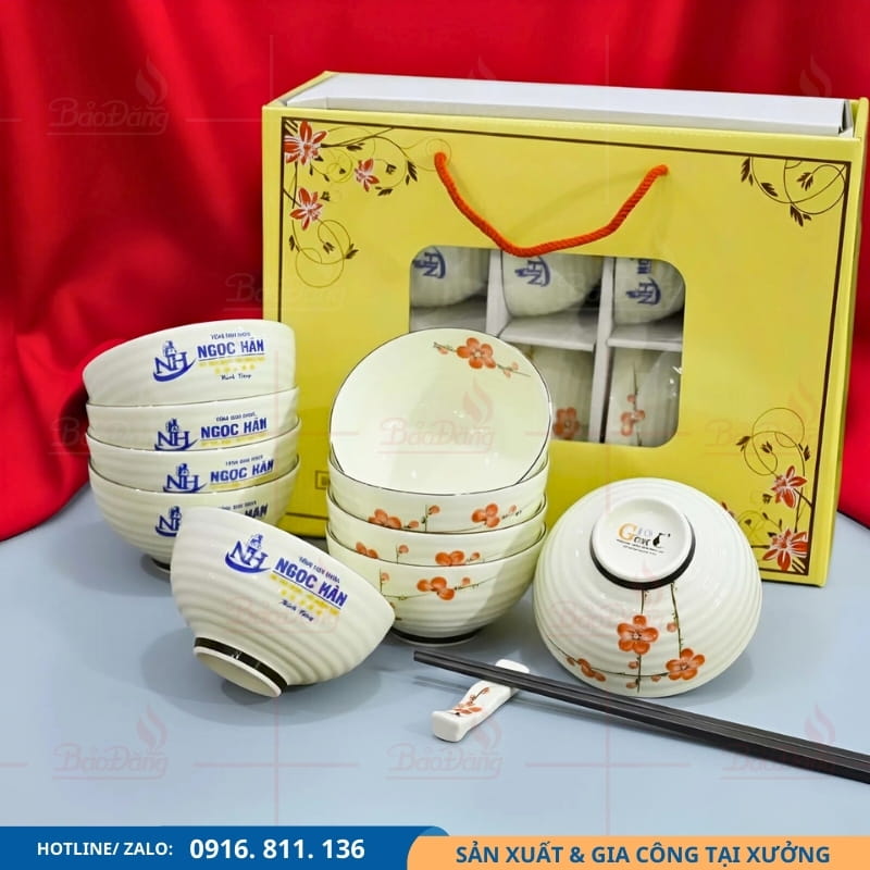 Set 10 bát cơm hoa đào in logo đồng bộ Set 10 bát cơm hoa đào in logo đồng bộ và đẹp mắt.