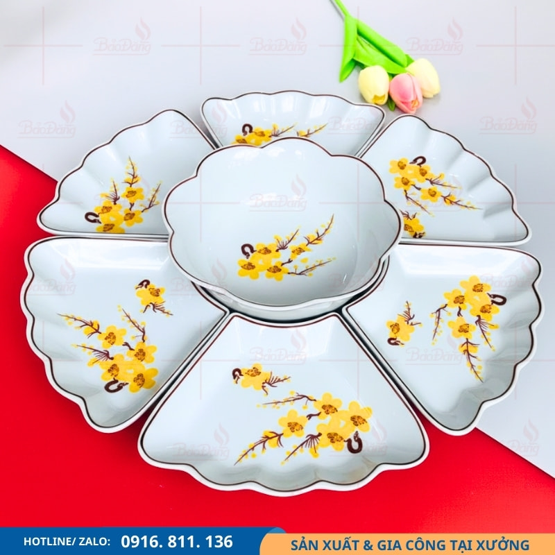 Set bát đĩa hoa mặt trời họa tiết hoa mai tiện dụng Set bát đĩa họa tiết hoa mai mang lại điểm nhấn cho bàn ăn.