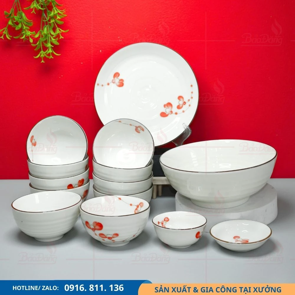 Set bát đĩa men kem hoa phượng đỏ cho bàn ăn Set bát đĩa men kem hoa phượng đỏ thiết kế đồng bộ