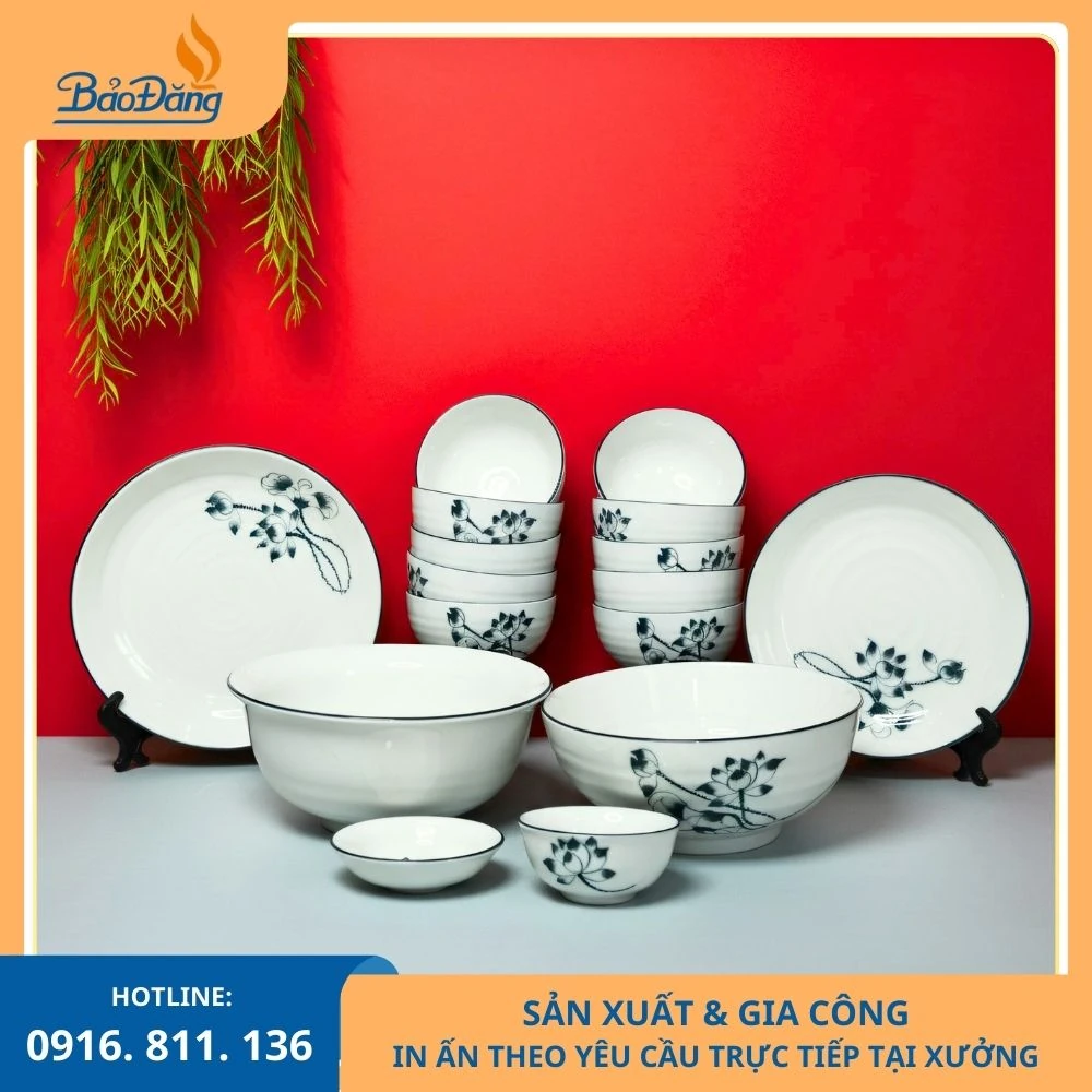 Set bát đĩa men kem hoa sen xanh đen Set bát đĩa men kem hoa sen xanh đen dùng cho bàn ăn gia đình