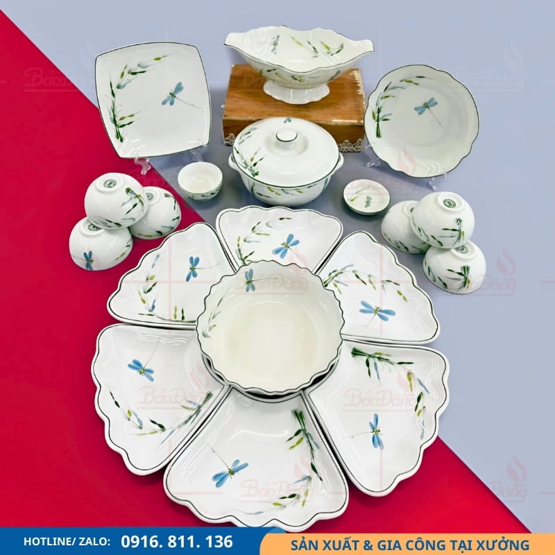 Set bát đĩa hoa mặt trời sen chuồn ấn tượng Set bát đĩa sen chuồn hoa mặt trời ấn tượng và đẹp mắt.