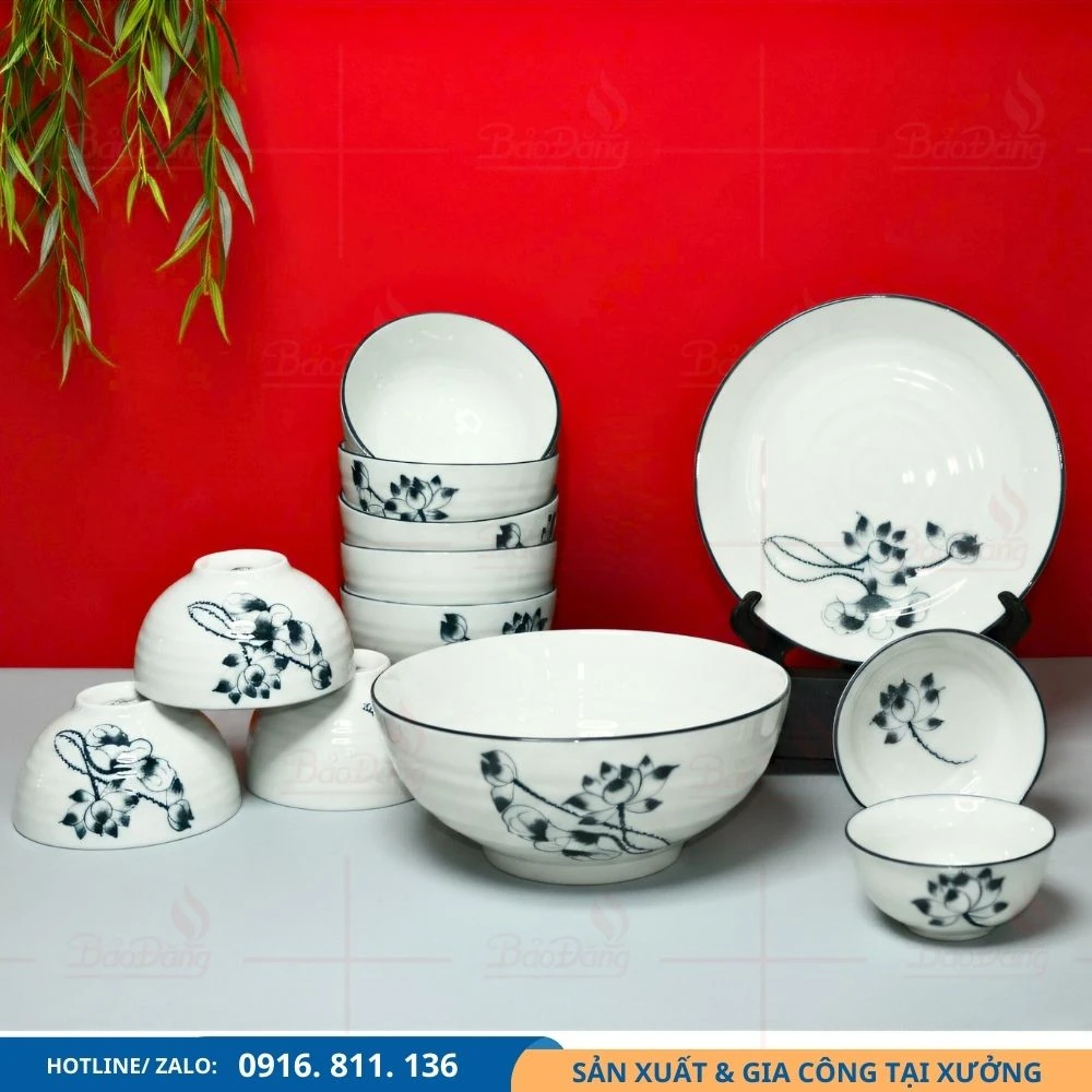 Set bát đĩa hoa sen xanh đen dùng cho hội nghị Set bát đĩa men kem hoa sen xanh đen dùng cho hội nghị và sự kiện