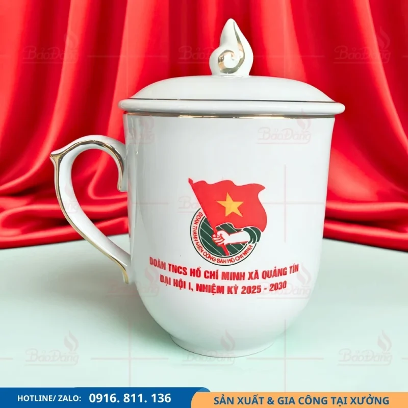 Set ly sứ hoa sen làm quà lưu niệm chương trình Đại hội Đoàn