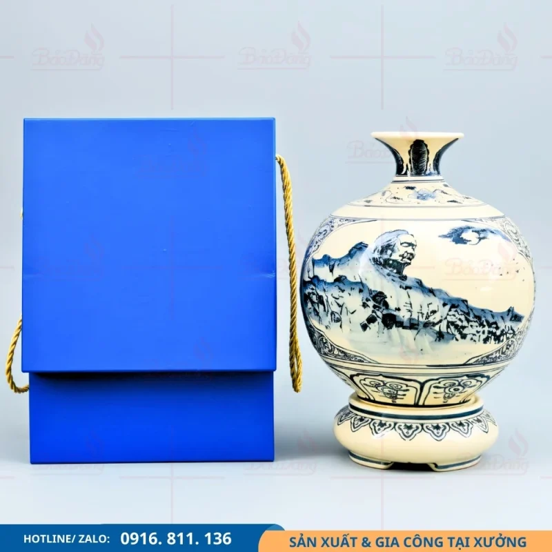 Bình hút lộc nhị cảnh Quảng Nam với hình Tượng đài Mẹ Thứ