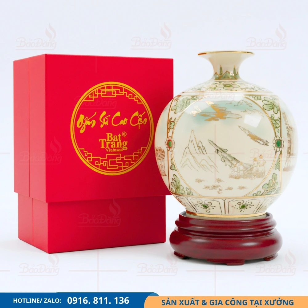 Bình hút lộc tứ cảnh chủ đề Quân đội Việt Nam để trưng bày Bình hút lộc tứ cảnh chủ đề Quân đội Việt Nam dùng để trưng bày
