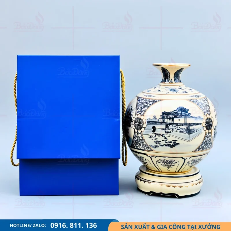 Bình hút lộc tứ cảnh Huế với hình Kinh thành Huế