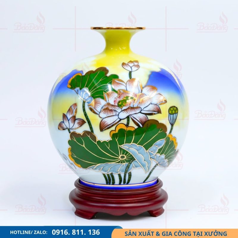 Bình hút lộc hoa sen thuyền buồm vẽ tay, họa tiết tinh xảo
