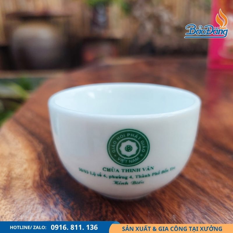 Bộ trà sứ trắng in thông tin chùa Phật giáo, thiết kế trang nhã