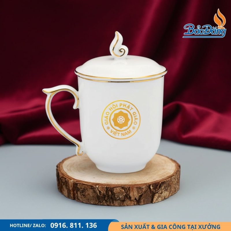 Ly sứ trắng in logo Giáo hội Phật giáo, thiết kế trang nhã, tinh tế
