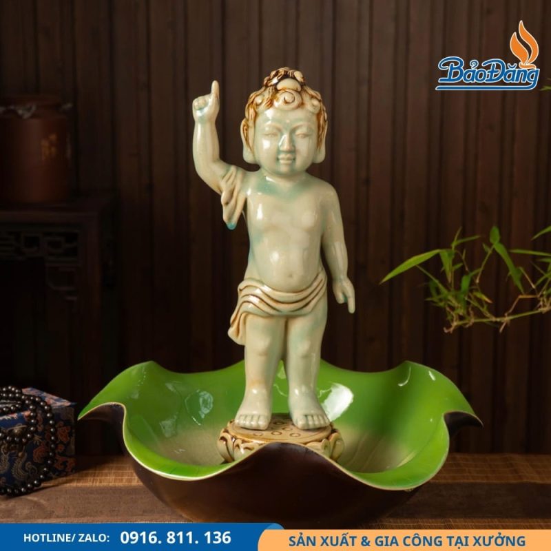 Tượng Đản Sinh sứ Bát Tràng với họa tiết tinh tế