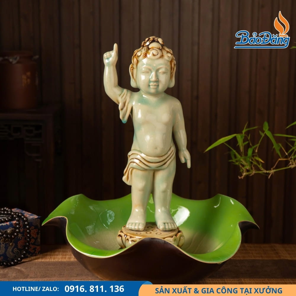 Tượng Đản Sinh sứ Bát Tràng trang nhã Tượng Đản Sinh sứ Bát Tràng với họa tiết tinh tế