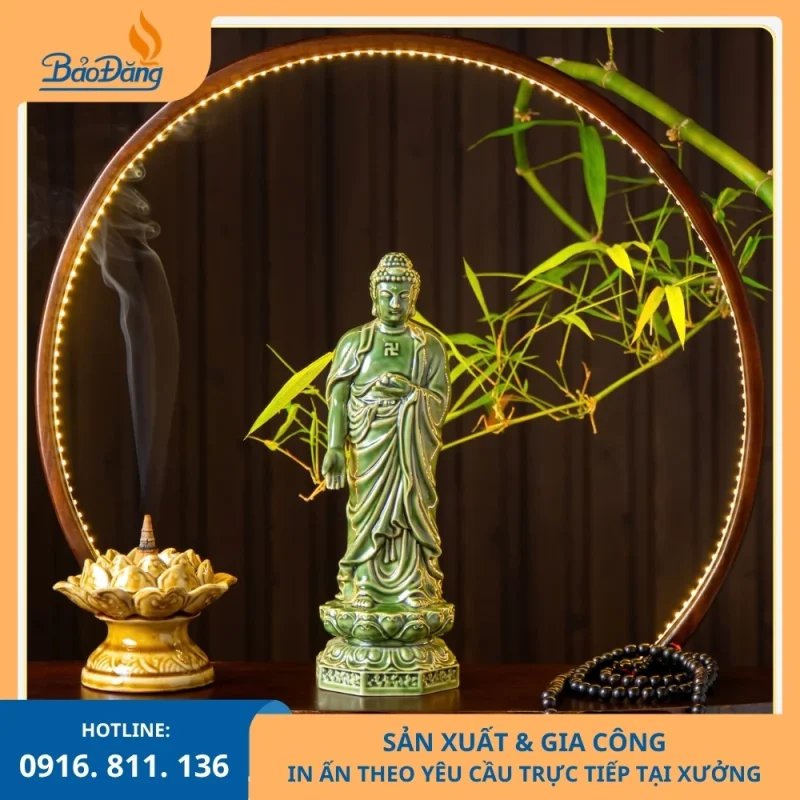 Tượng Phật A Di Đà đứng với dáng vẻ trang nghiêm