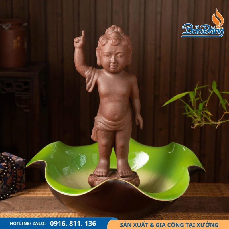 Tượng Phật Đản Sinh Bát Tràng với kiểu dáng trang nghiêm